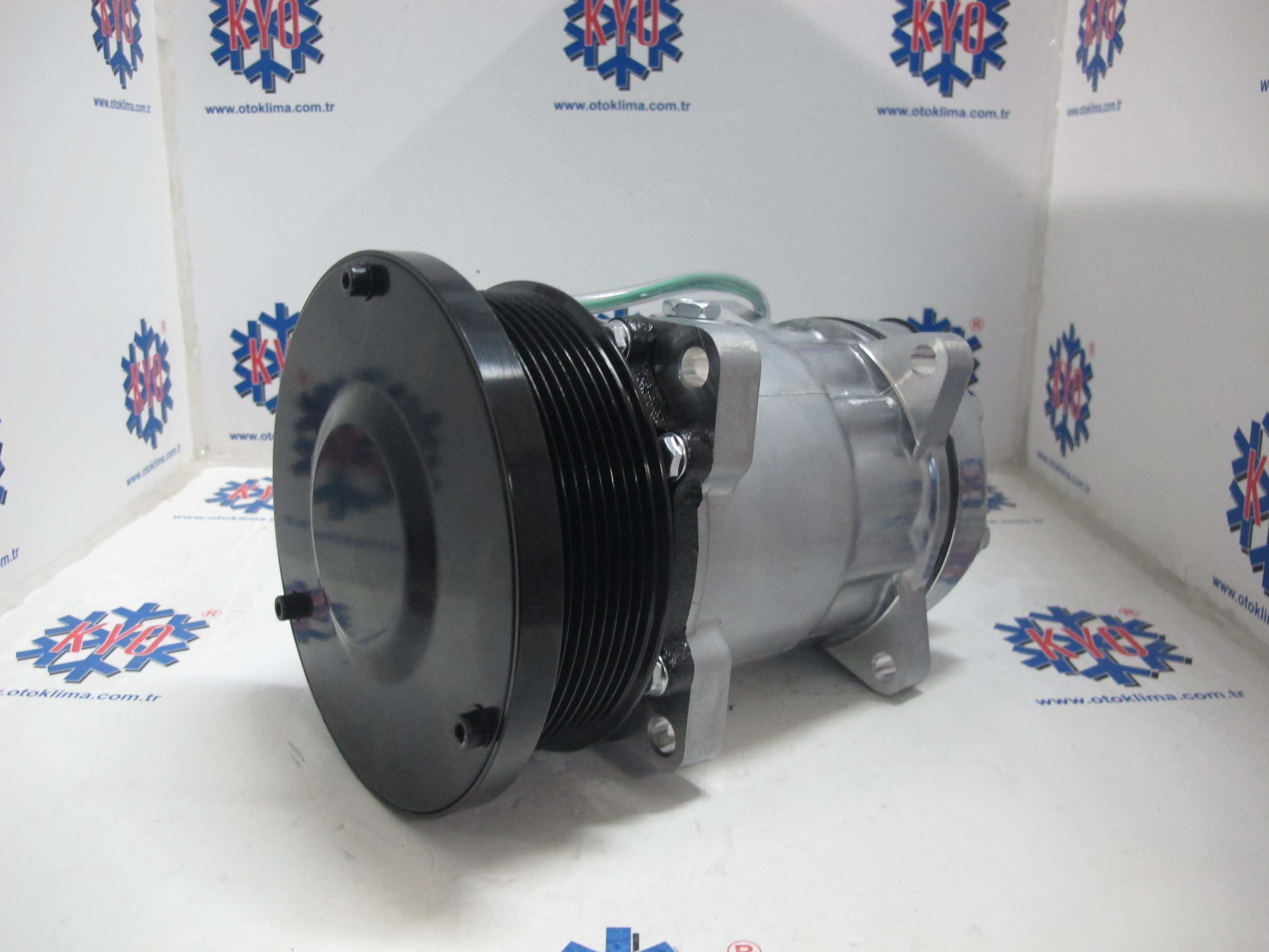 KYOK151651  NEW HOLLAND   OEM: 89824775