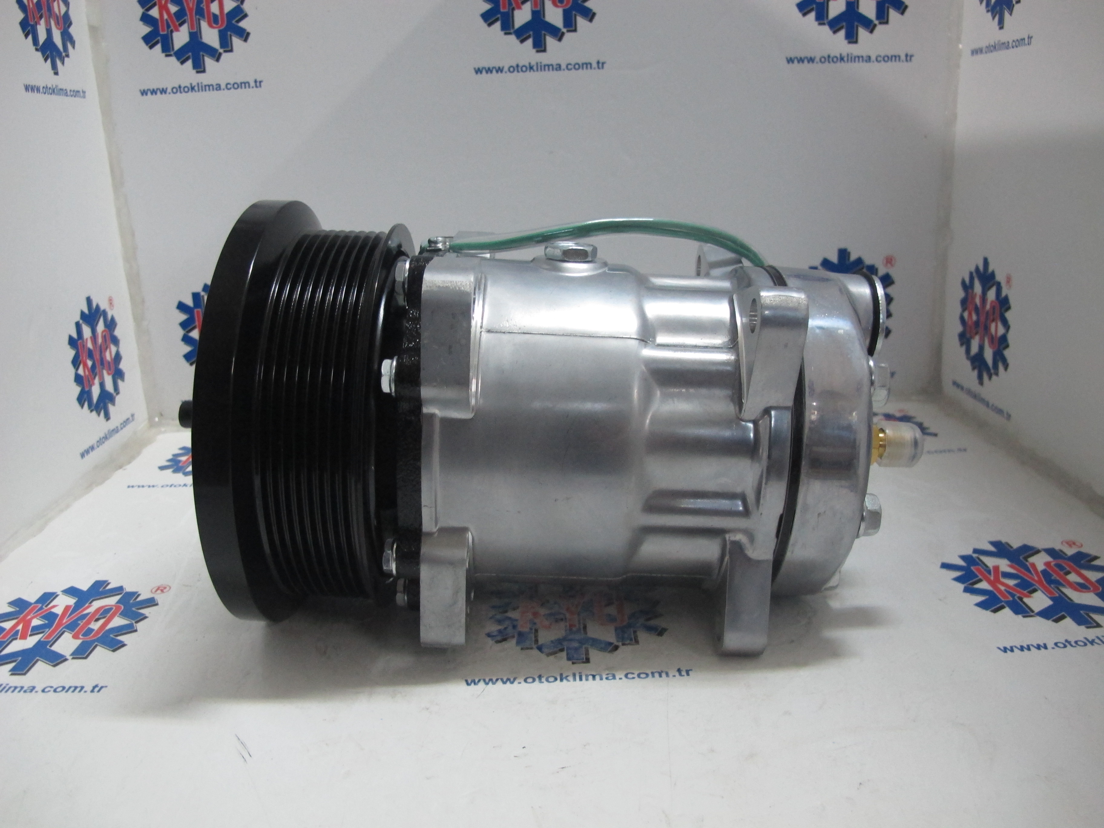 KYOK151651  NEW HOLLAND   OEM: 89824775