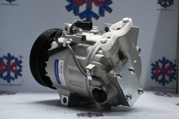 KYOK151664 RENAULT LAGUNA 3,LATİTUDE 3 6 PK OEM: 8200720417, 8200898810, VALEO 813147,