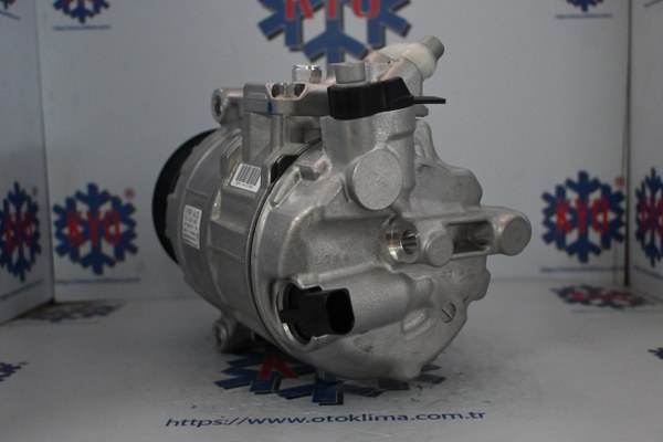 KYOK151697 TRANSPORTER T6  PLASTİK KASNAK 6 PK OEM : 7E0820803 