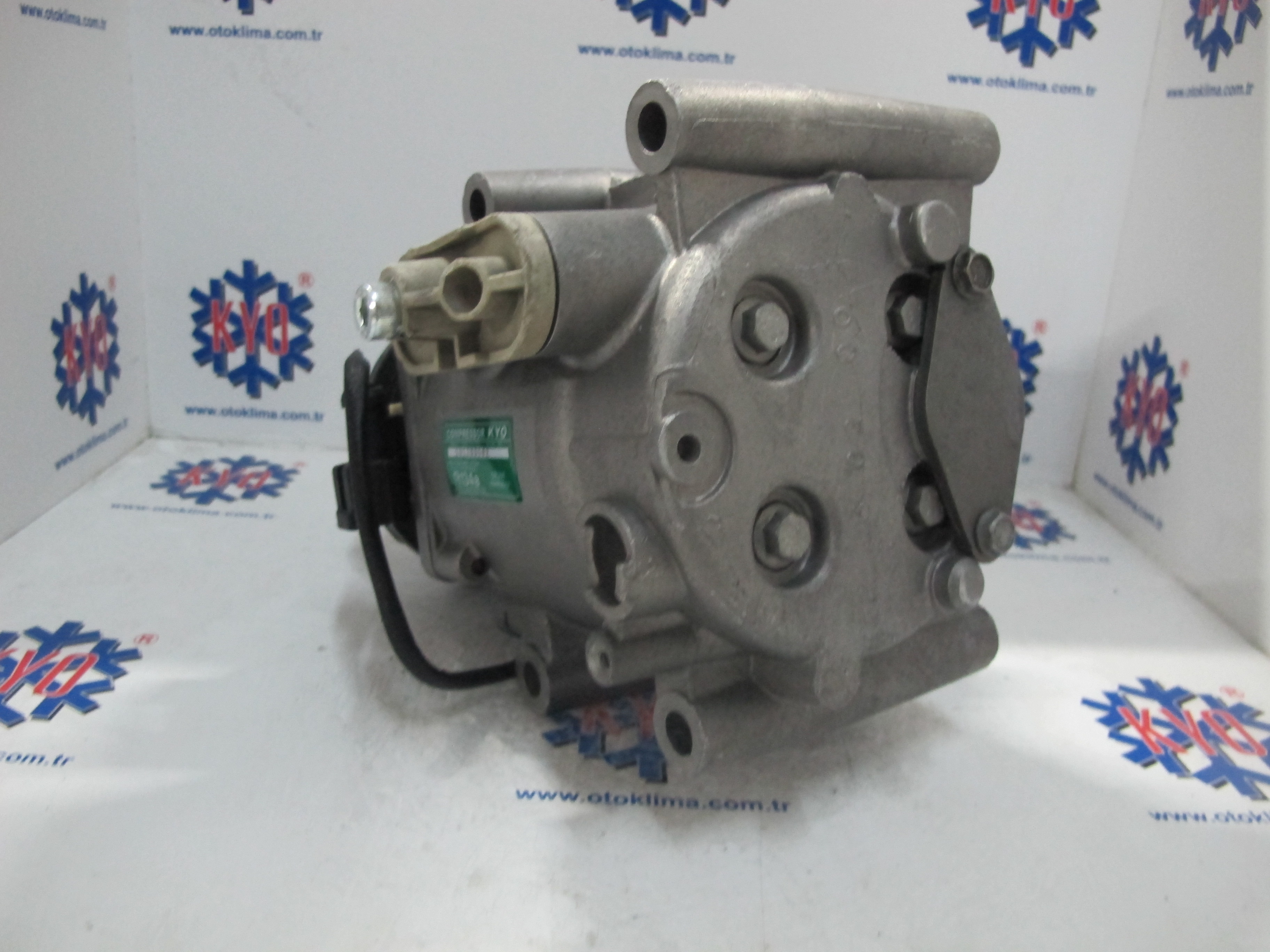 KYOK15187 JAGUAR OEM:XR82897