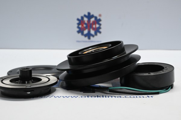 KYOKS5046 İŞ MAKİNASI DENSO V KAYİŞ 24V ÇAP:152