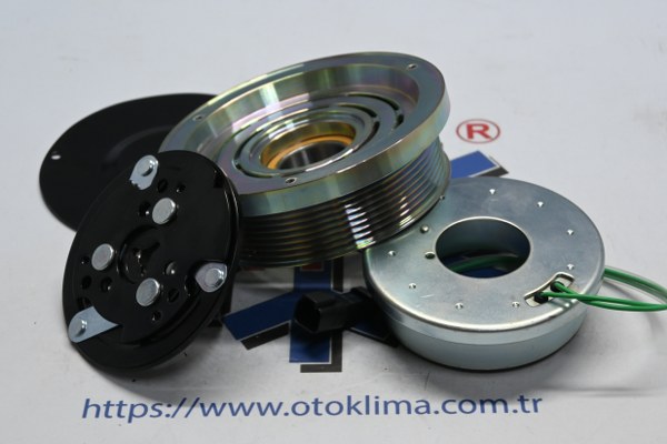 KYOKS5261 NEW HOLLAND İŞ MAKİNESİ SANDEN 8 PK 24 V  ÇAP:153