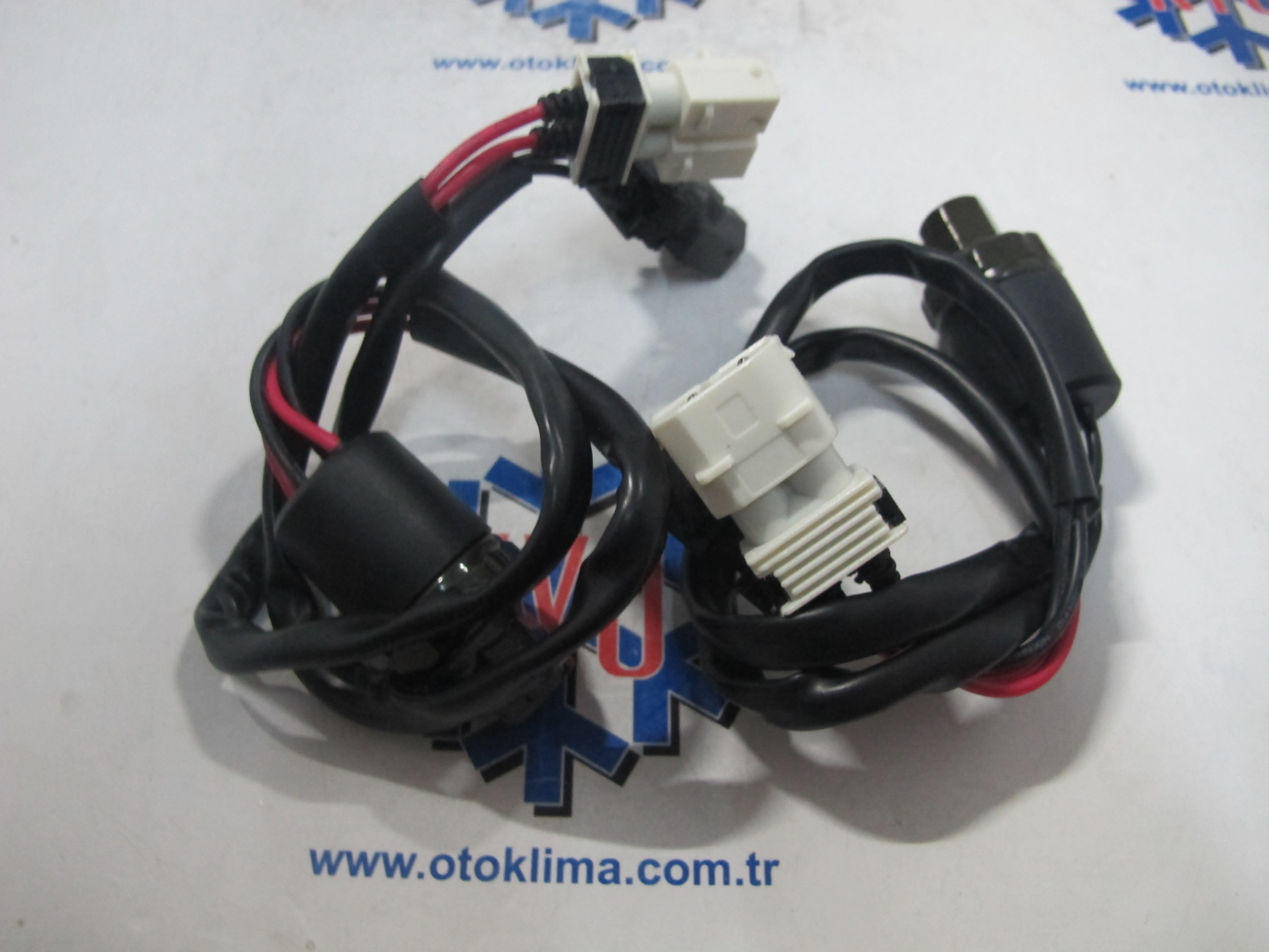 KYOPS6954 BMW 5 SERİSİ E34 - 7 SERİSİ  E32 OEM: 64538390070, 64538815 ,64538582